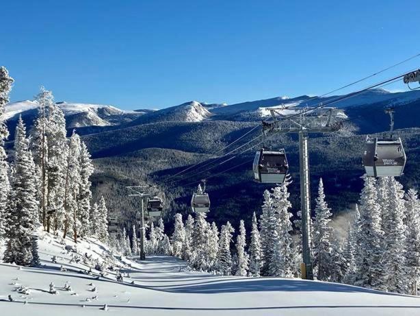 Ski In-Out Luxury Condo: Mountain Views & Hot Tub Retreat Winter Park Exterior photo